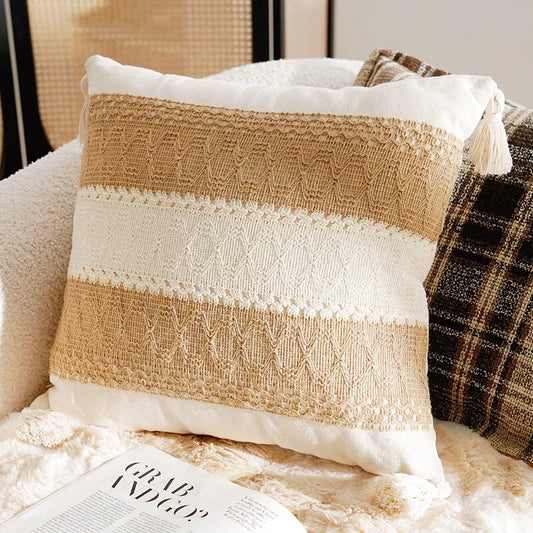 Housse de Coussin Brodé Style Dentelle à Grosse Rayures Beiges et Blanches