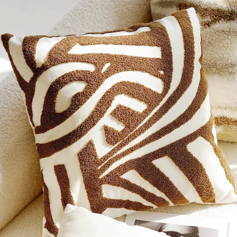 Housse de Coussin Dessins Graphiques Brodés Marron & Beige